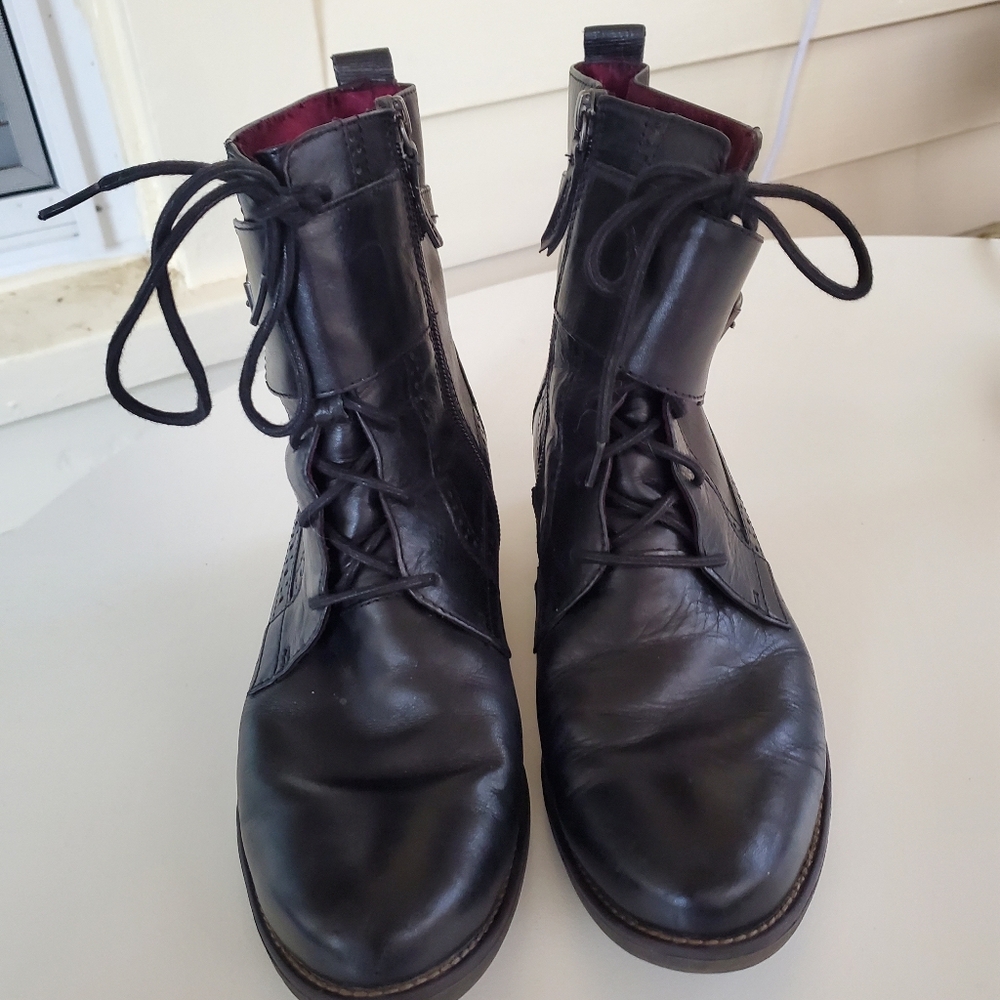Women's Tamaris German Made Black Lace-Up Leather Ankle Boots- Size 38 - Picture 3 of 7